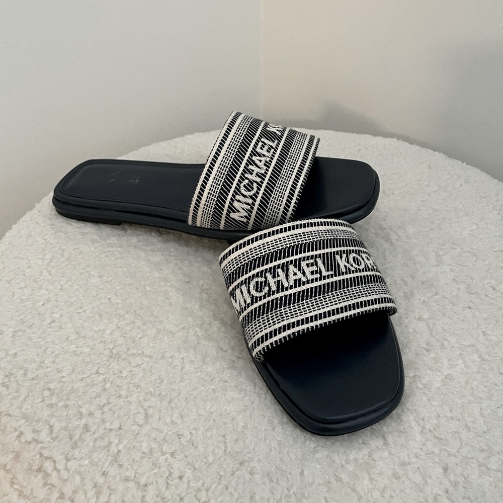 MICHAEL KORS SANDALS